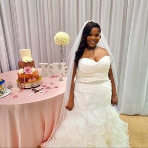 Beautiful Strapless Trumpet Wedding Gown